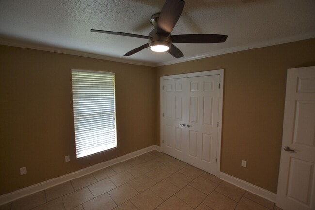 Building Photo - Must See!  Beautifully remodeled 3 bedroom, 2 bath home in Park Forest - Oakcrest Subdv