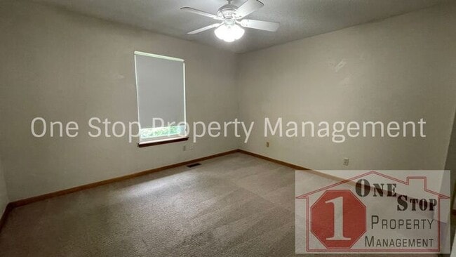 Building Photo - Spacious 3 bedroom, 2 bathroom duplex in K...