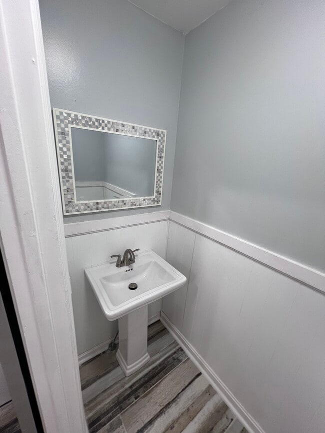 Building Photo - 5627 Onslow Way