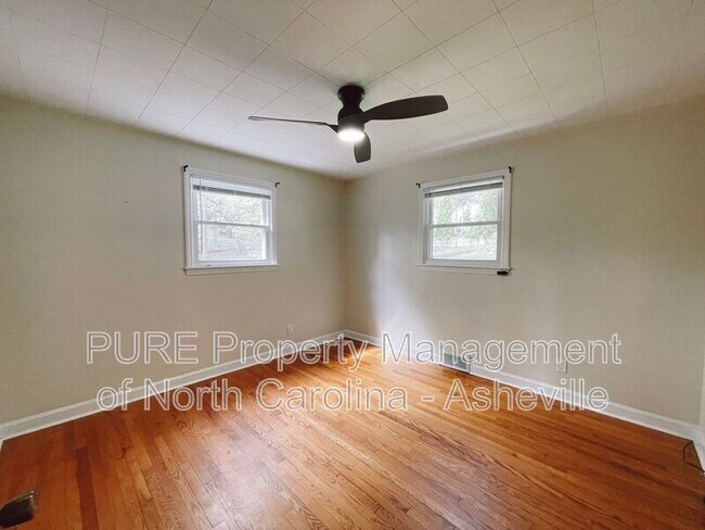 Building Photo - 11 Edgewood Rd S