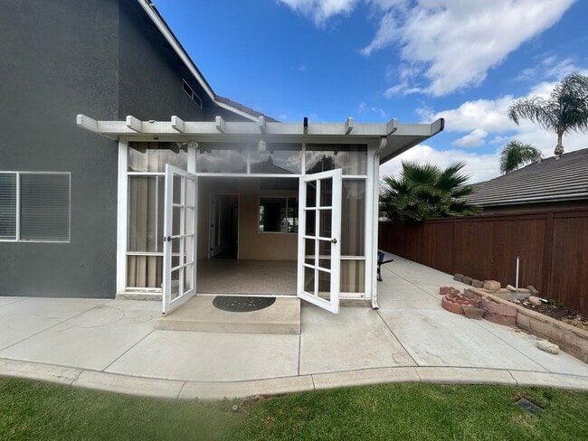 Building Photo - Remodeled Home for Rent in Corona – Sunroo...