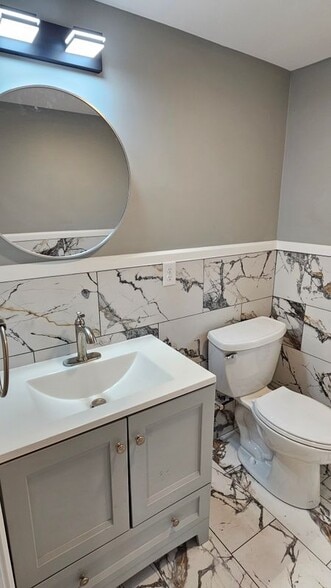 Building Photo - 825 Scenic Hwy