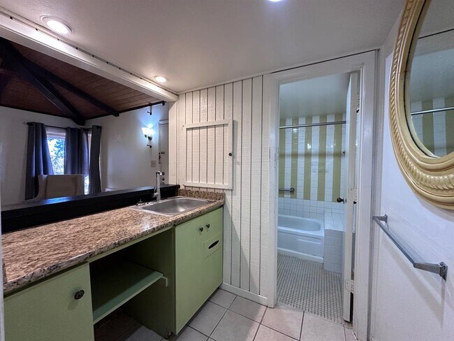 Building Photo - 126 Conference Dr