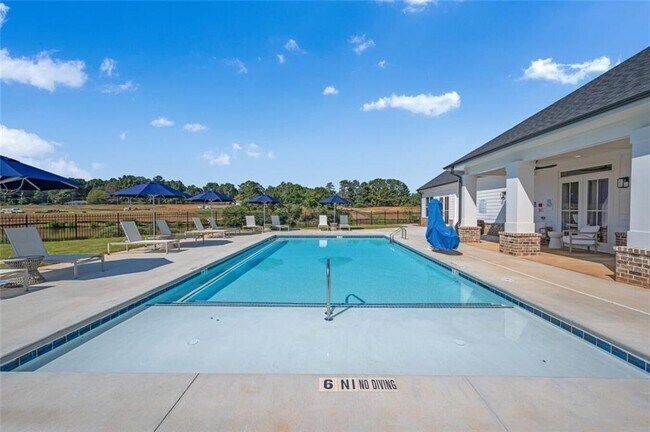 Building Photo - 10 American Ave