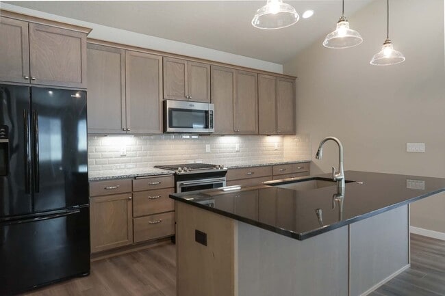 Building Photo - Elegant and Pristine Post Falls Home