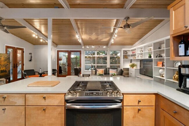 Building Photo - 2301 Westway Cir