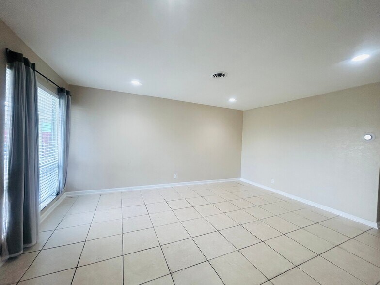 Building Photo - 131 NW 57th St