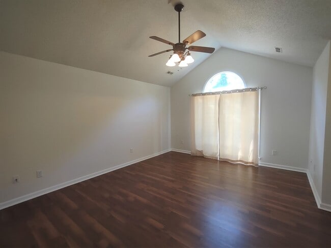 Building Photo - Beautiful Brick Ranch located in Cinnamon ...