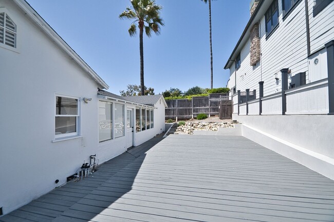 Building Photo - 2 Bed 1 Bath Home in Manhattan Beach Hill ...