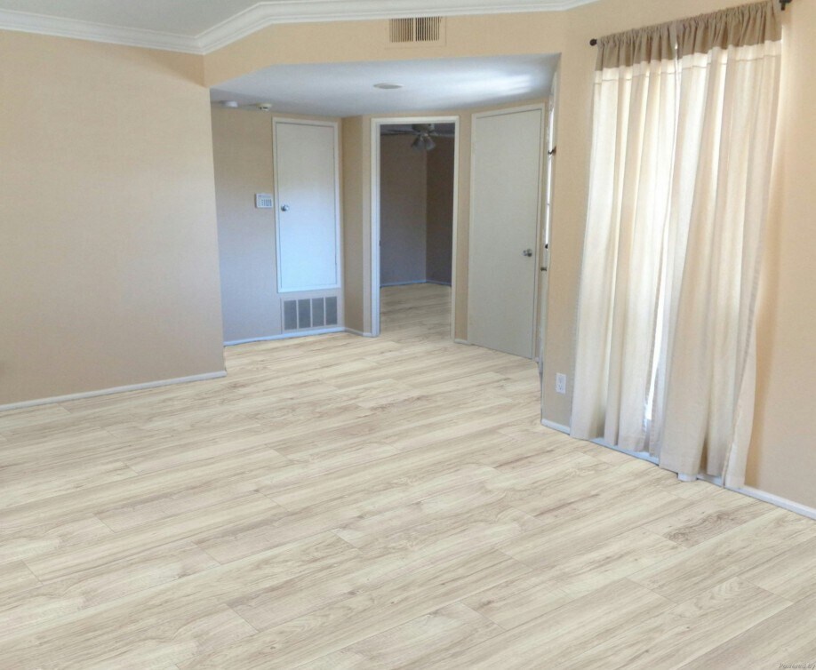Building Photo - 5 Bridle Ln
