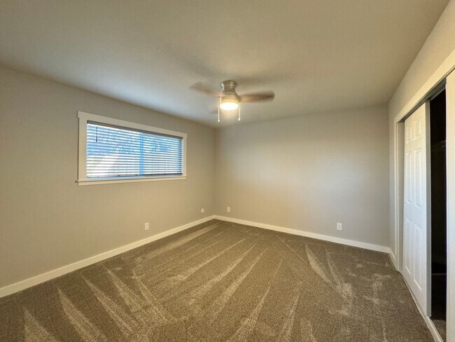 Building Photo - TRO1140-1142