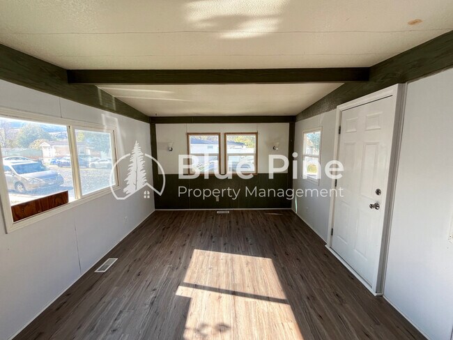 Building Photo - 4530 S 5th Ave