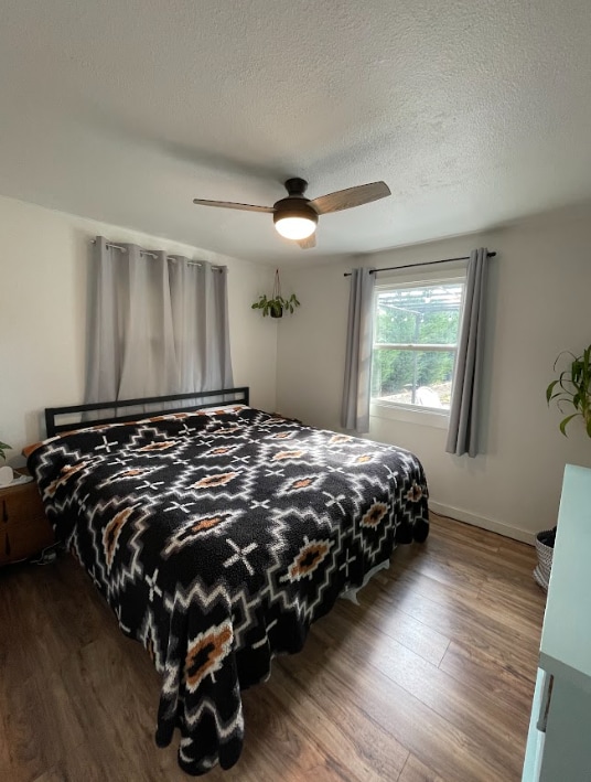 Building Photo - 910 Valley View Dr