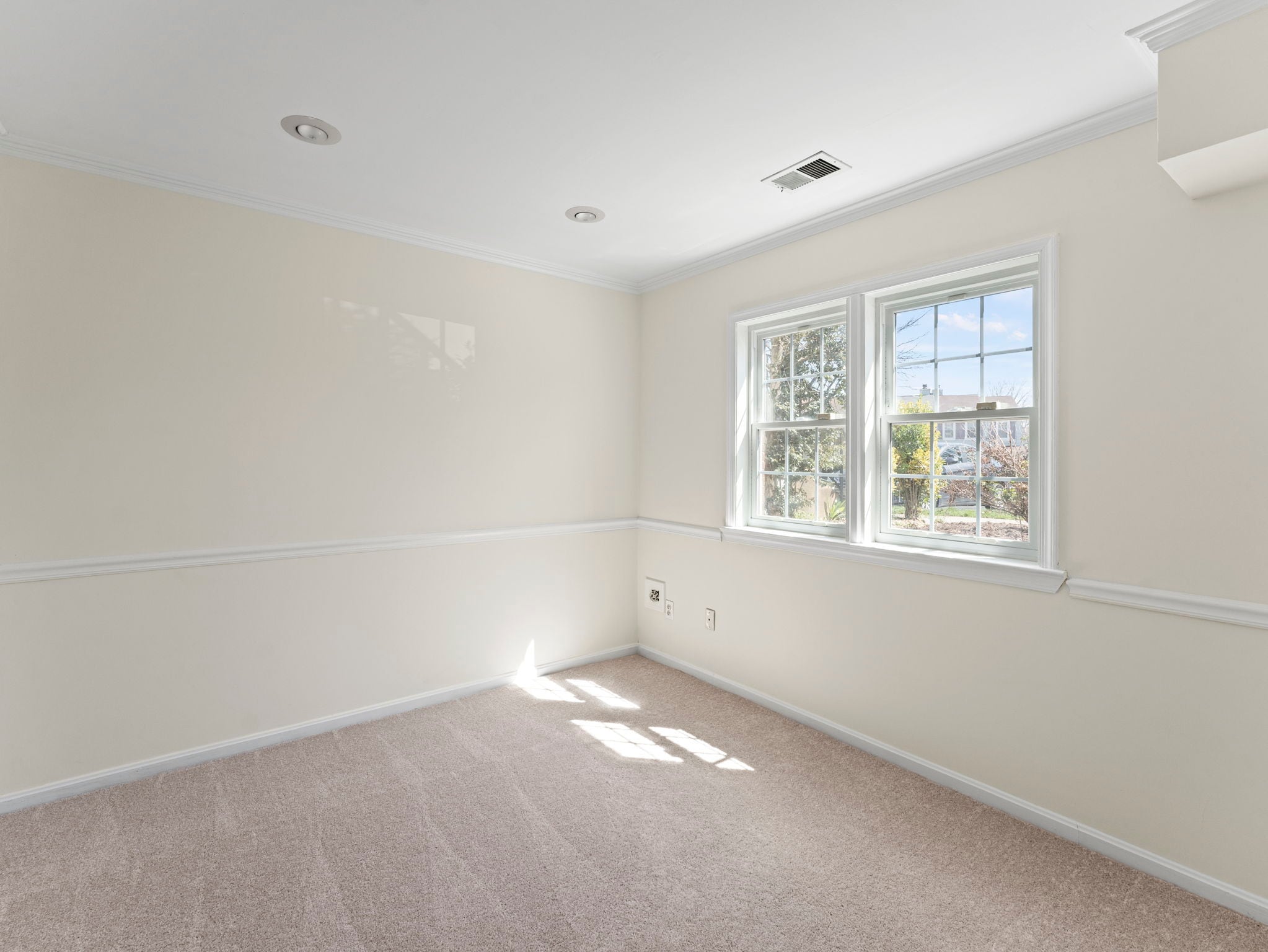 Building Photo - 8638 Dellway Ln