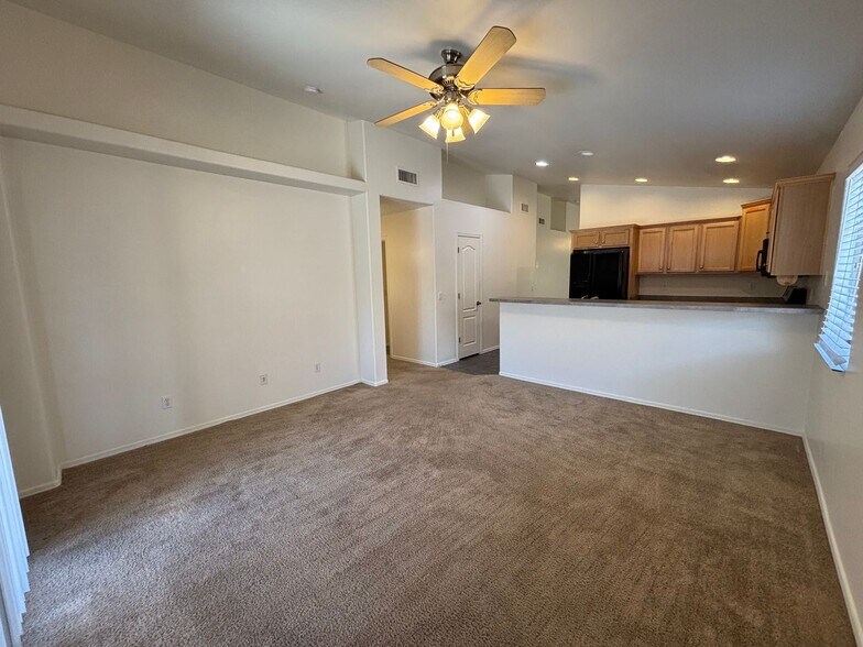 Building Photo - 10500 E Carolina Willow Ln