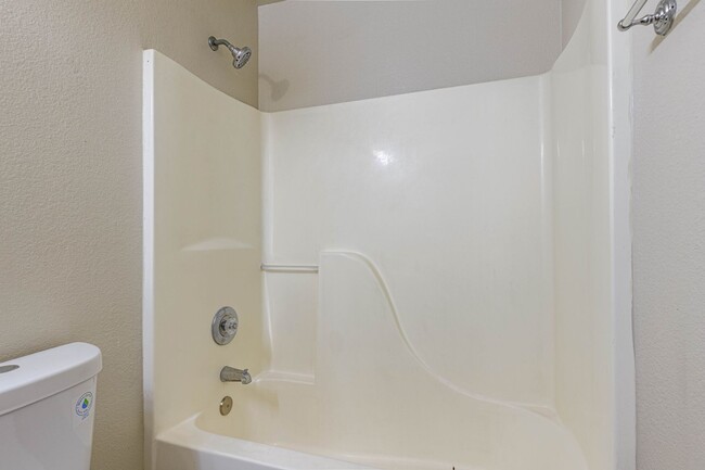 Building Photo - 3 bed 2 bath home for RENT in Modesto by H...