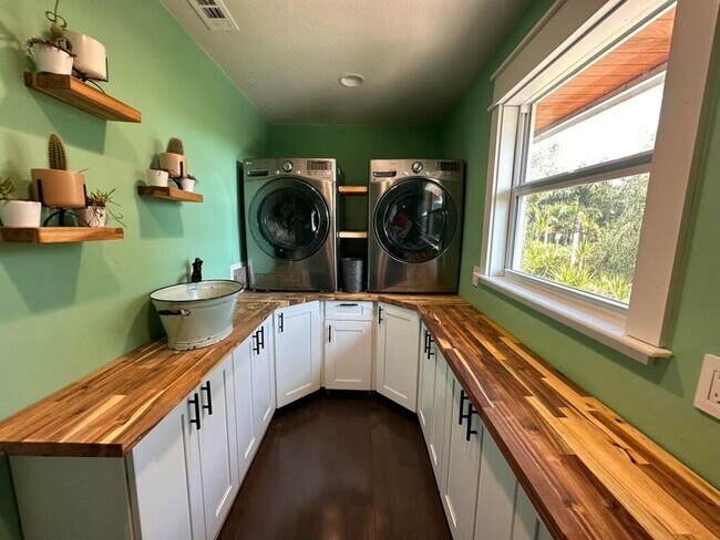 Building Photo - 4332 145th Ave N