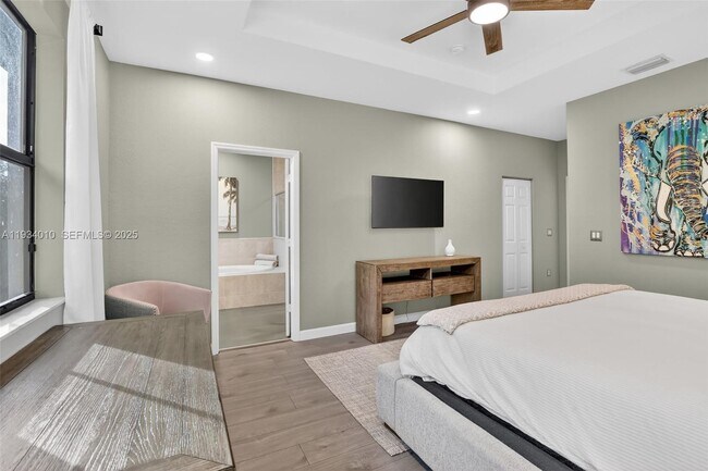 Building Photo - 12140 Village Pl