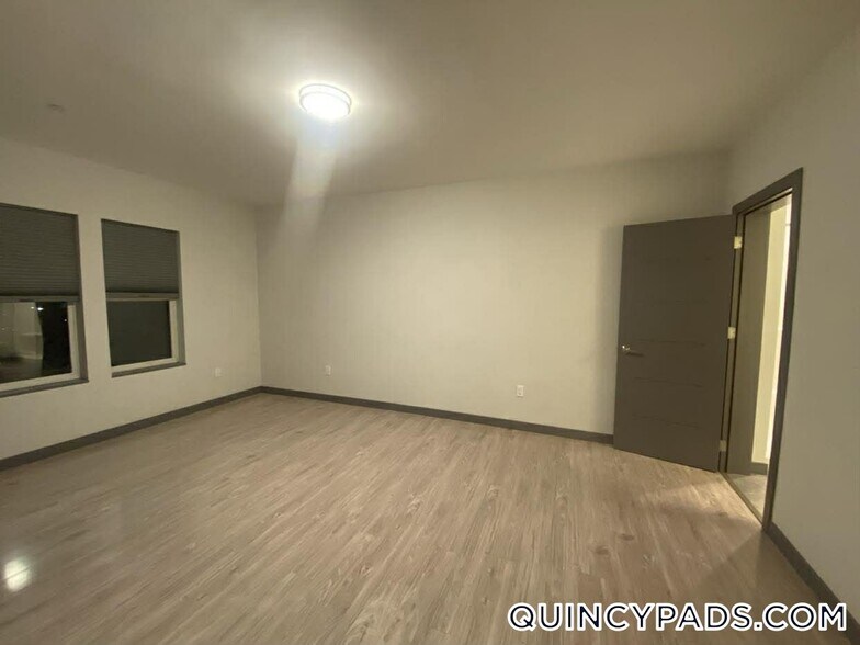 Building Photo - 145 Newbury Ave