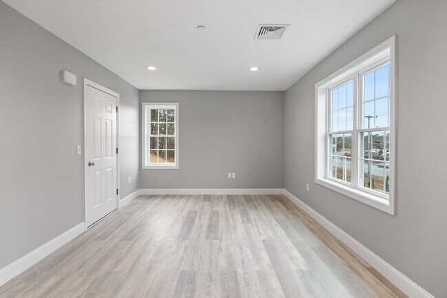 Building Photo - 340 Scenic Hwy