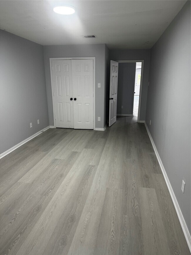 Building Photo - 4640 Knoxville St