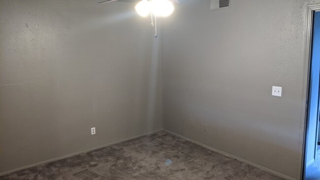 Building Photo - 3/2 Townhome 1 mile from ASU