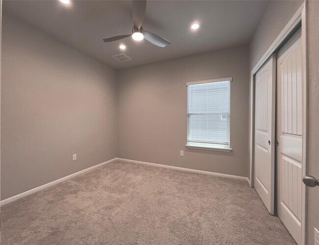 Building Photo - 13800 Cantarra Dr
