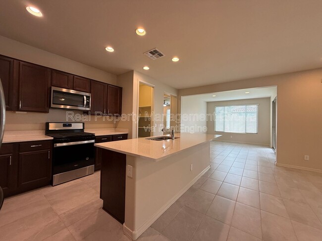 Building Photo - 5811 N 88th Ln