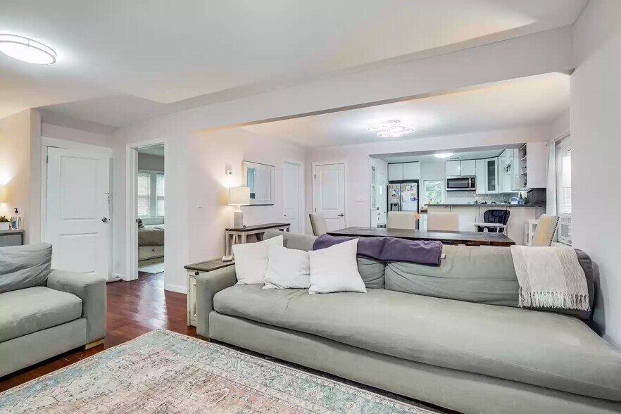 Building Photo - 86 Tulip St