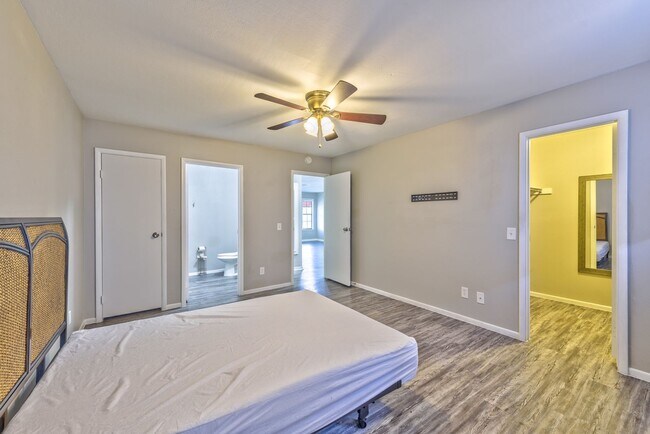 Building Photo - 6617 W Tropicana Ave