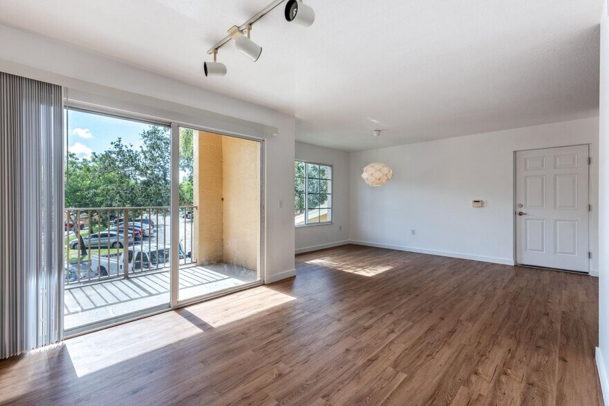 Building Photo - 4171 San Marino Blvd