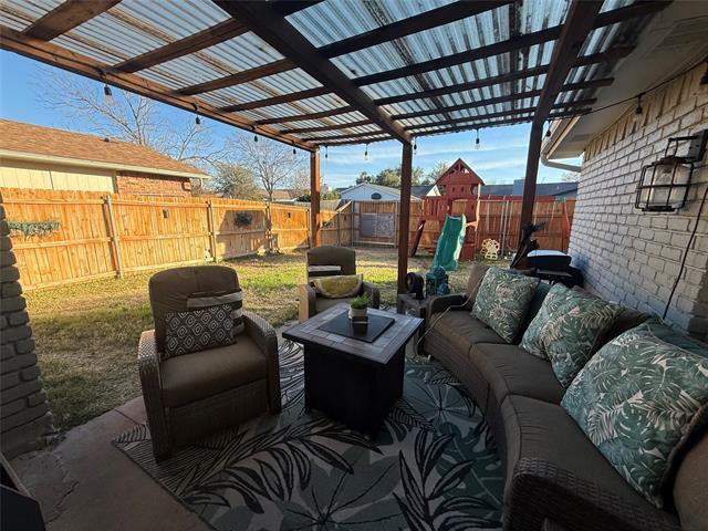 Building Photo - 2104 Victoria Rd