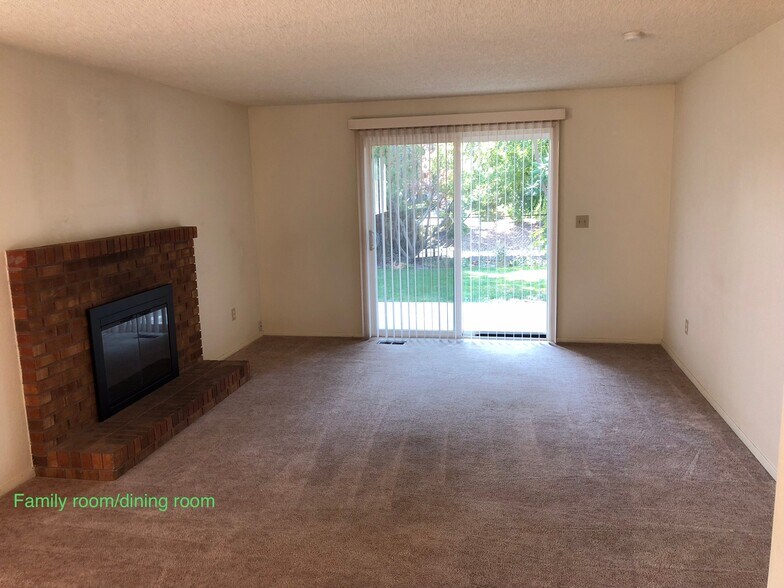 Building Photo - 583 Amanita St