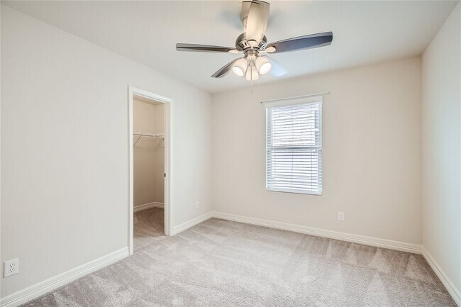 Building Photo - Home in Weston Oaks!