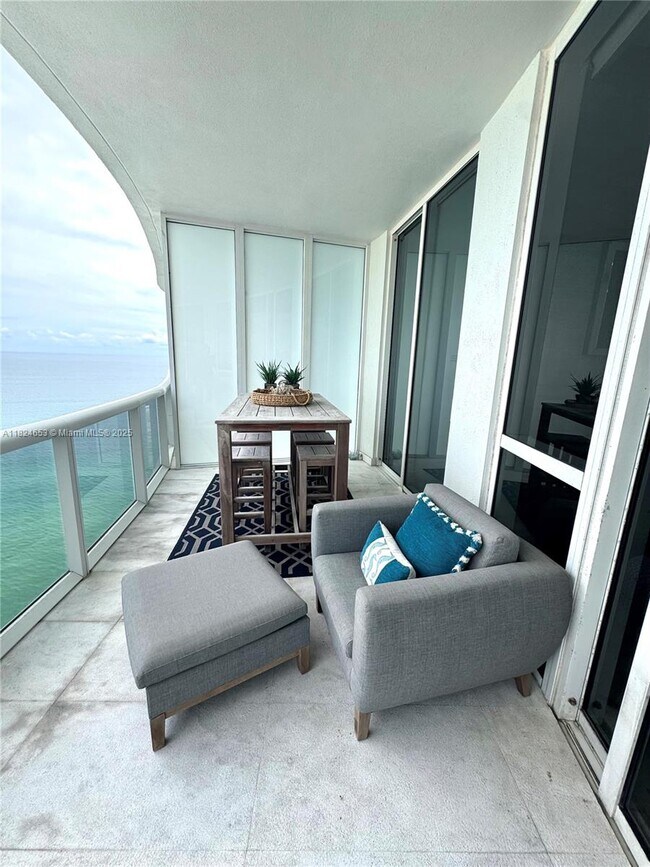 Building Photo - 16001 Collins Ave