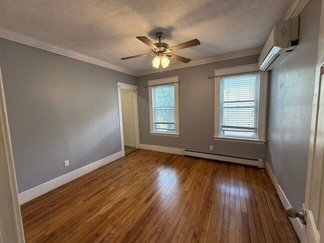Building Photo - 20 Creston St