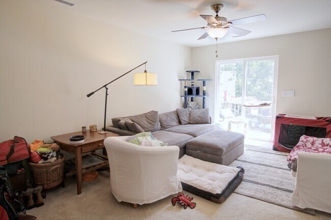 Building Photo - 3bd/3.5ba Spacious 3 Floor Townhouse in Durham's Stratford Lakes Neighborhood!