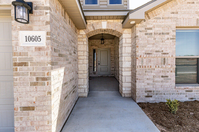 Building Photo - 10605 Beaufort Ave