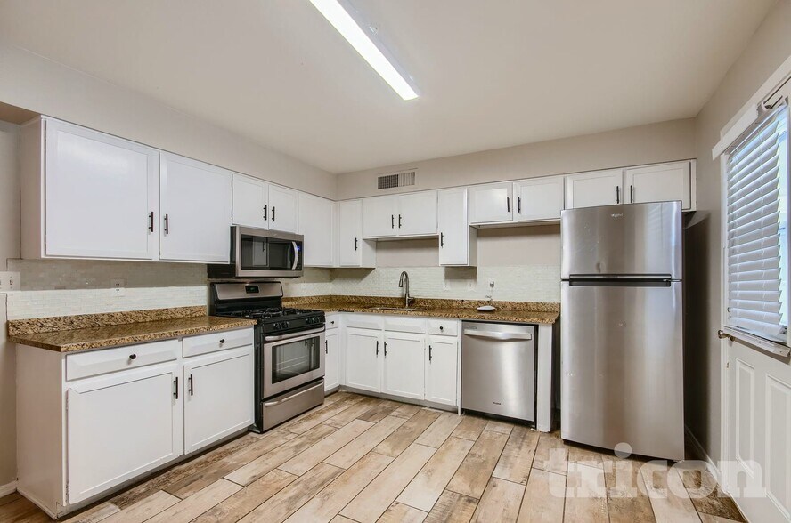 Building Photo - 826 W Del Rio St