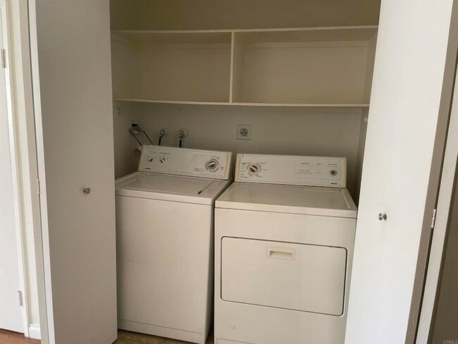 Building Photo - 5130 N River Rd