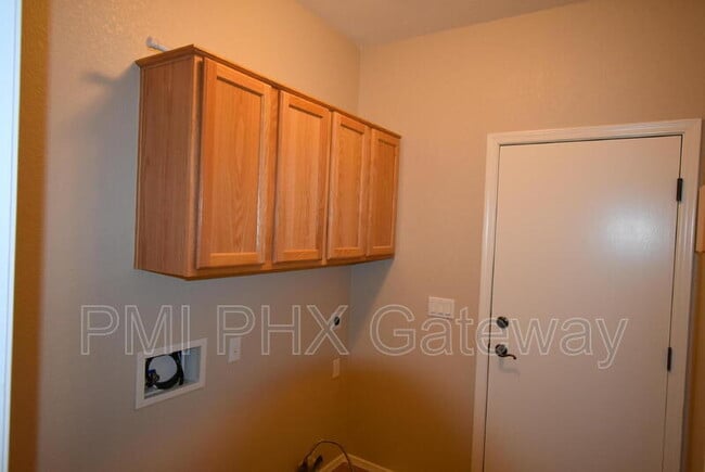 Building Photo - 1133 E Jade Dr