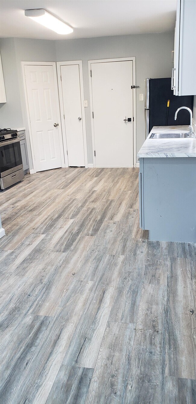 Building Photo - 29 E 16th St