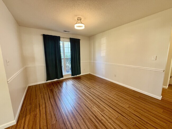 Building Photo - 254 Meadow Pathway Dr