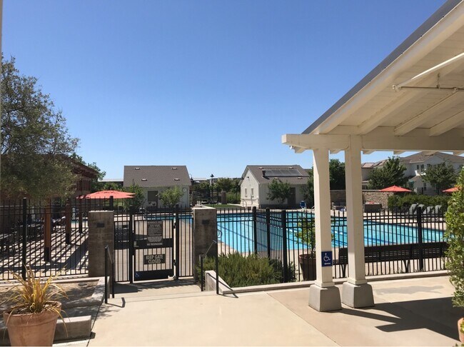 Building Photo - Gala Flat at The Cannery in Davis now!