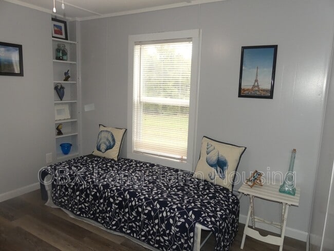 Building Photo - 135 Edgewater Dr