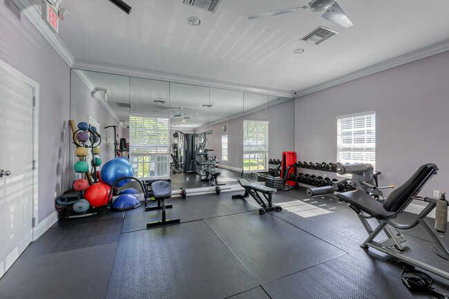 Building Photo - 6299 Bay Club Dr