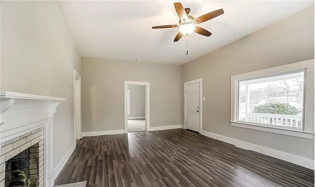 Building Photo - Welcome to this charming 3-bedroom, 2-bath...