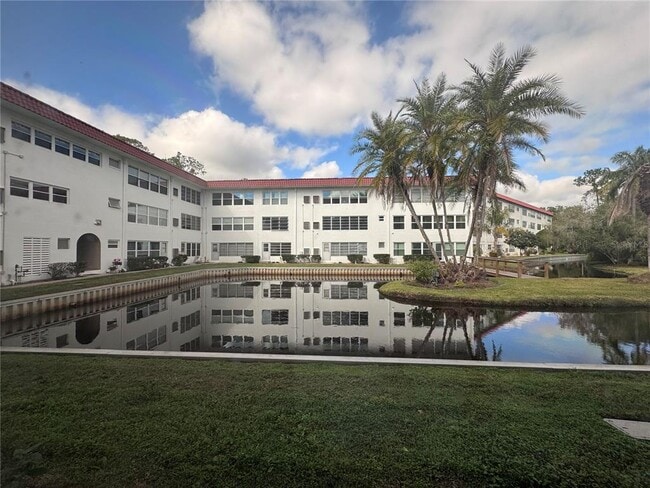 Building Photo - 100 El Camino Dr