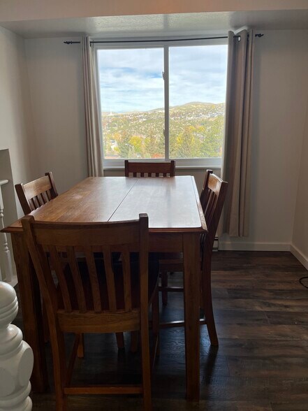 Building Photo - 2122 Colonial Ln