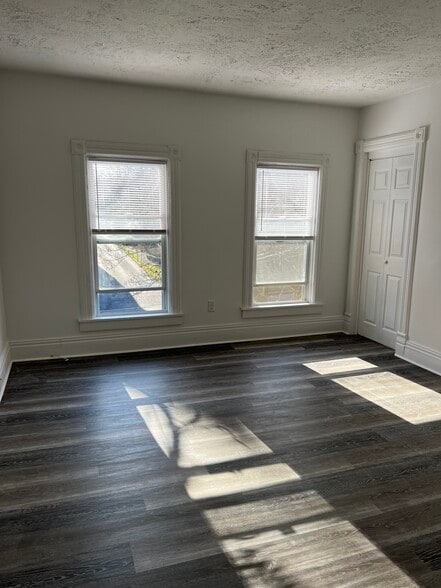 Master bedroom - 206 Tompkins St